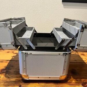 Artistry Cosmetics Locking Hard Makeup Case Steel Aluminum